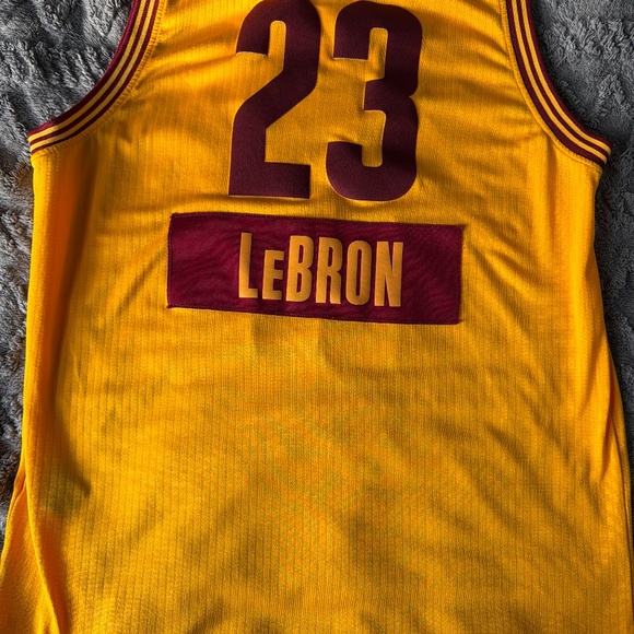 Adidas Cavs LeBron Swingman Jersey size Large - Picture 2 of 3